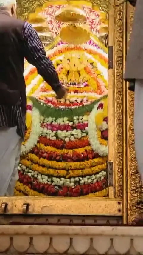 Feel True Peace And Devotion With This Beautiful HD Khatu Shyam Ji Status. Watch His Divine Smile, Listen To Soothing Bhajans, And Share The Blessings With Everyone. Perfect For Your Morning Prayer Or Whatsapp Status. Let Shyam Baba Fill Your Heart With Joy.
